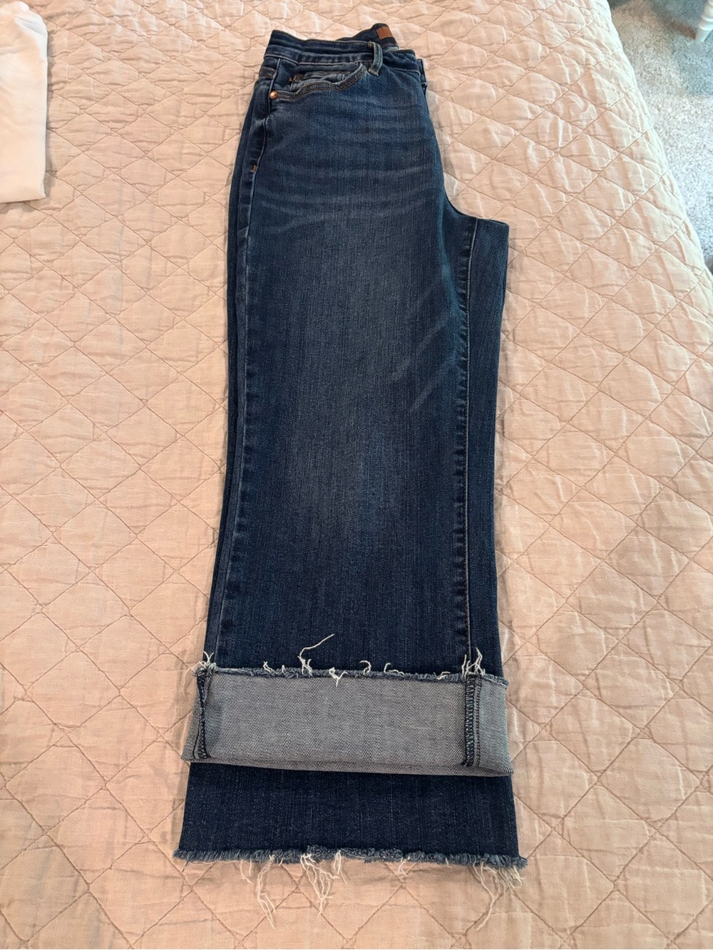 Judy Blue Women’s Dark Blue Wide Cropped Leg Raw Hem Jean Size 5/27